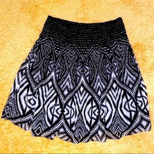 ⚪️⚫️White House Black Market Boho Skirt